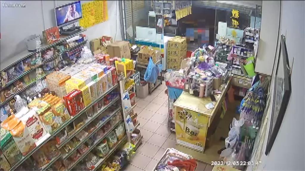 苗栗雜貨店打烊前遇搶劫 搶匪持槍銬老闆娘搜刮現金