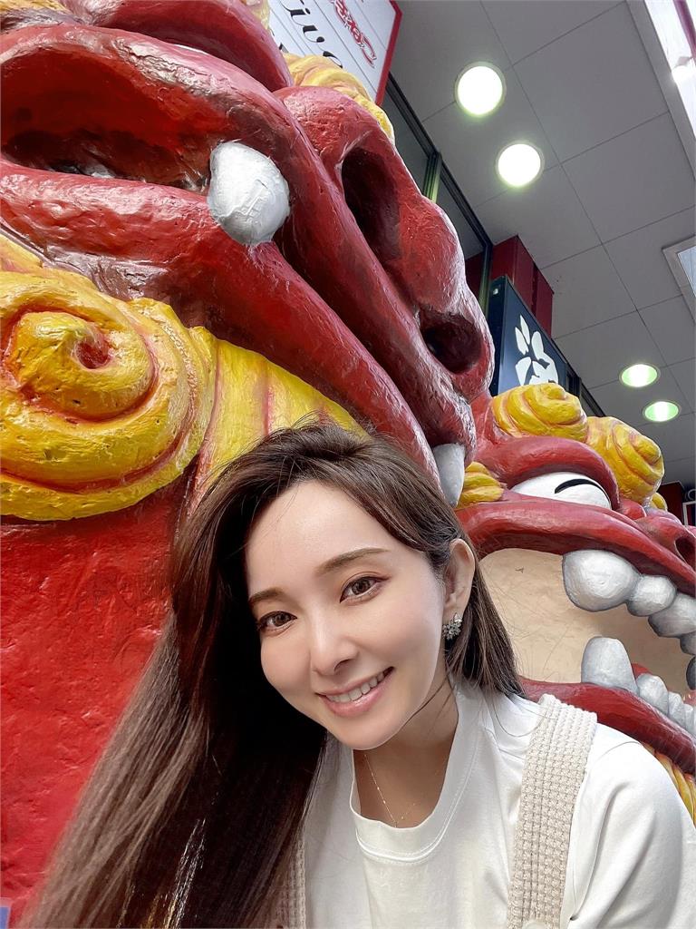 太感動!愛紗時隔3年終回沖繩 見家人激動落淚:一切平安我回家了!
