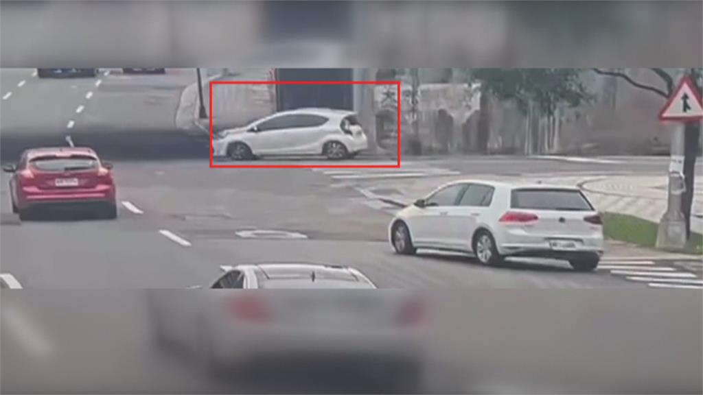 「邊開車邊用手機」拒檢逃逸 內湖爆警匪追逐