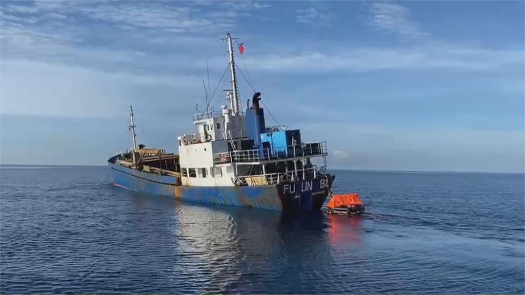 貨輪雲林外海進水傾斜　10船員驚險獲救送檢疫所