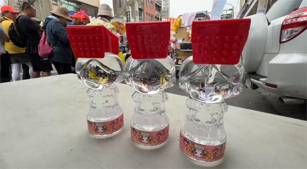 白沙屯媽祖結緣品超萌　Q版浴巾「擲三聖筊才拿得到」