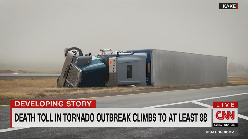 惡劣天氣肆虐　卡車遭狂風吹翻、機場航班延誤取消