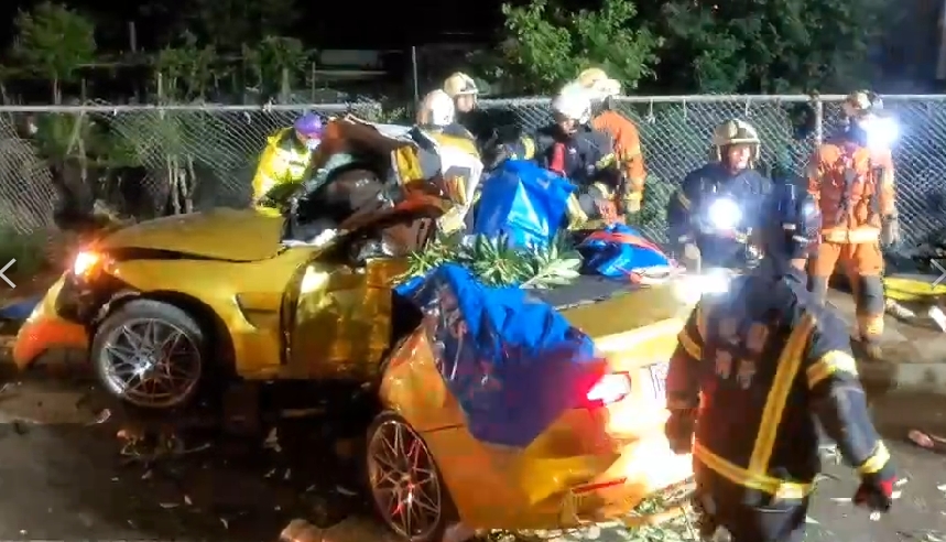 土豪金BMW「失控撞路樹」淪廢鐵!車行老闆陪試車竟賠命…2死1重傷