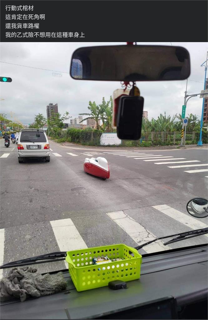 駕駛見「橘白色自行車」趴趴走...火大開嗆　網揭超驚人售價！