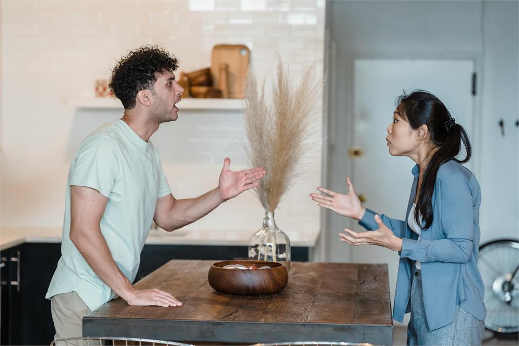 愛情長跑沒吵過!妹子新婚3月崩潰喊卡:心碎揭老公「1舉動」想離了
