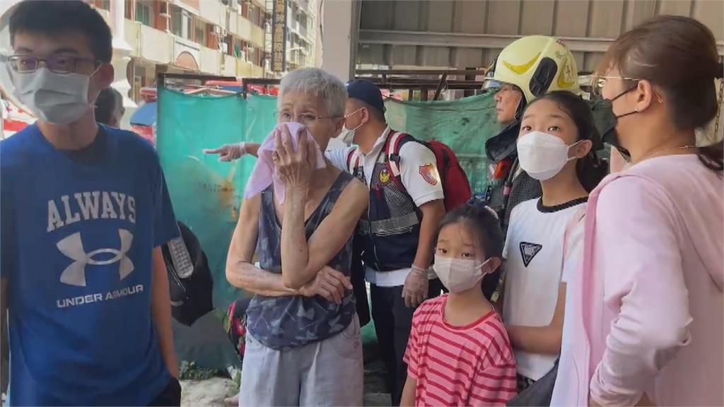 高雄五金行倉庫起火 消防員英勇救出9人無人傷亡