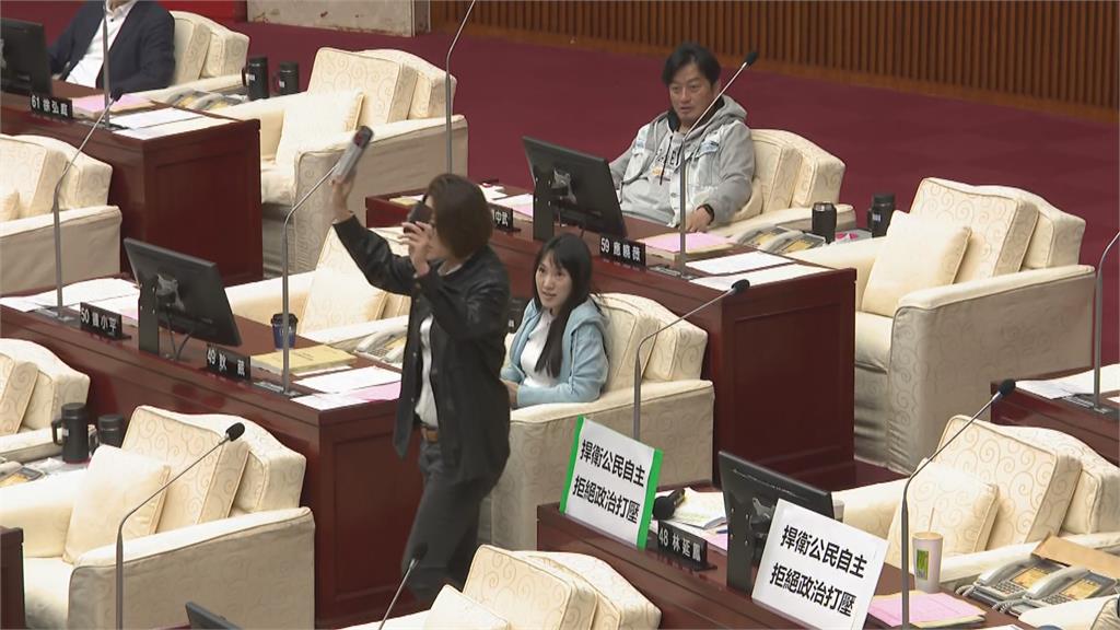 快新聞/比傅崐萁貴!送蔣萬安修容組與定型液 林延鳳:別淪為「撒幣市長」