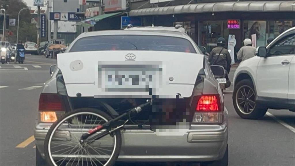 離譜! 後車廂塞孩童一手拉腳踏車 違反兒少法最高罰60萬
