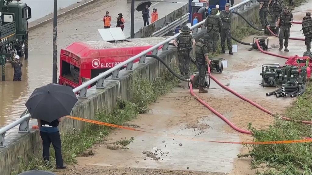 暴雨強襲! 南韓洪災、山崩 至少35死 總統隔海下令救災