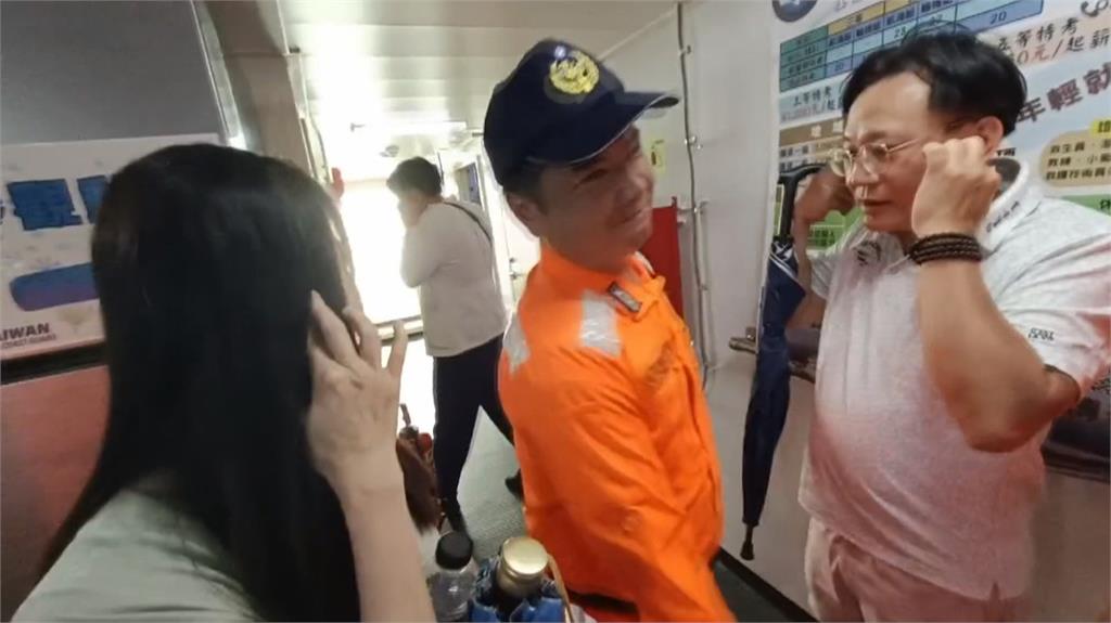 海委會配合「國家海洋日」　民眾登雲林艦參觀誤觸警鈴