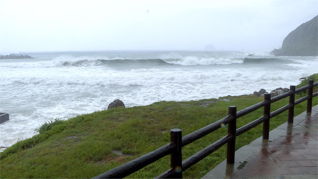 颱風又逢年度天文大潮 基隆海水倒灌街道大積水