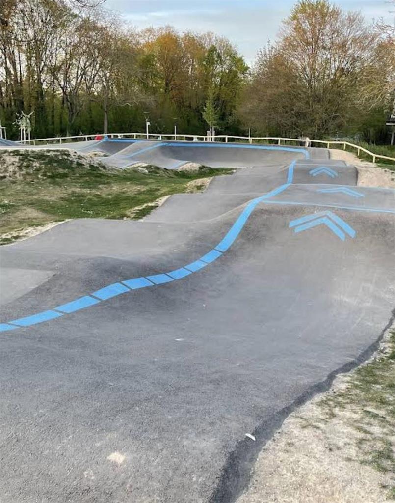 竹北極限公園「方向箭頭」出包?民眾PO網提醒!專家解惑「這樣說」