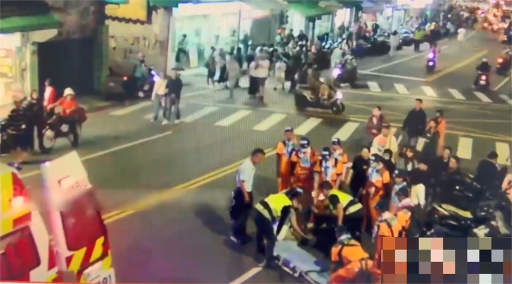 快新聞/「粉紅超跑」白沙屯媽祖繞境隨香信女突暈眩 板橋警速疏導人群協助送醫