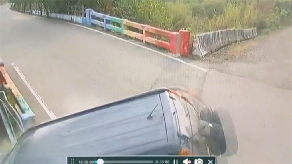 屏東三地門轎車墜橋1女骨折送醫！　「車內不只1人」現場詭留泰國護照