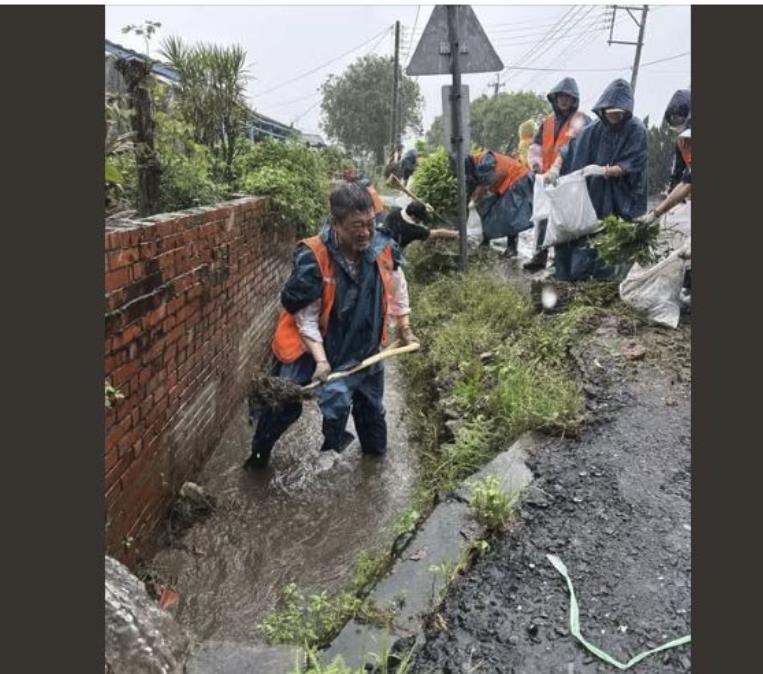 台南救災「整身全是泥、挖水溝」是何博文!藍營超反差「揪餐敘」笑嗨嗨