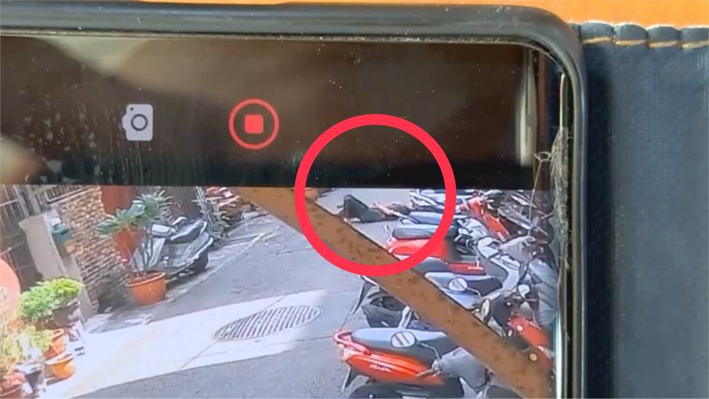 快新聞／台中恐怖情人砍女友！鄰居勸架慘遭殃　血跡斑斑驚悚畫面曝