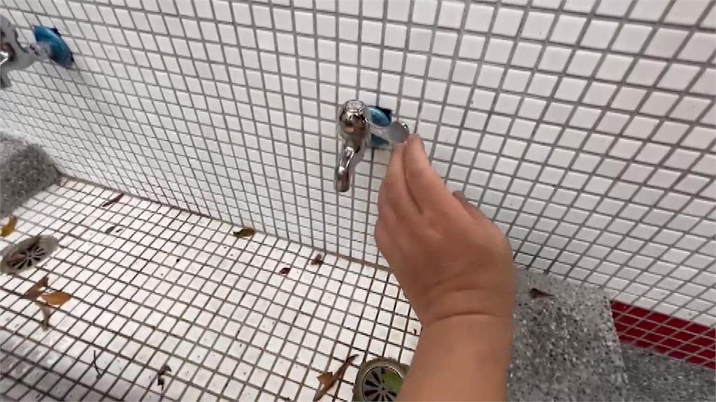 斥資千萬建觀景台 才啟用兩星期廁所故障?