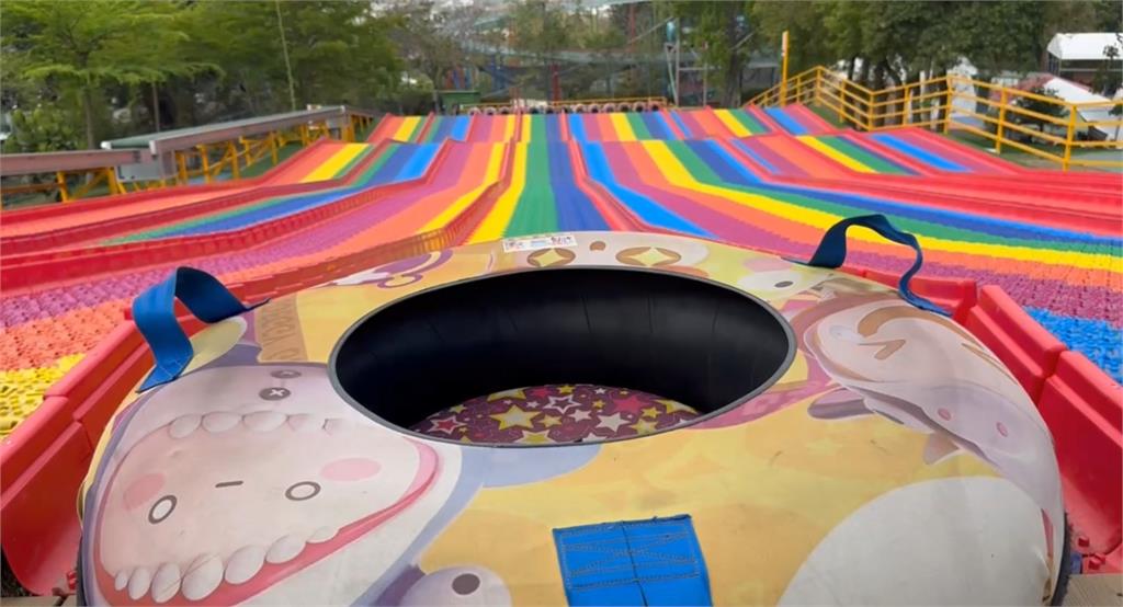 彩虹滑梯藏危機！童「腳掌捲氣墊」　彰化主題樂園致歉