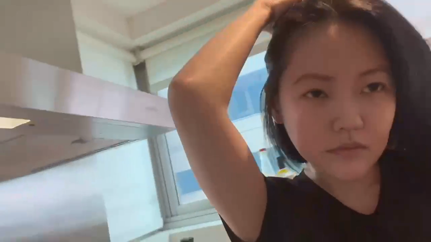 煮飯也能甩髮熱舞！小S曬主婦日常　網見超嗨現場笑：喝幾杯了？