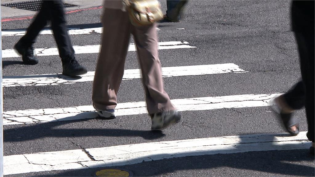 未禮讓? 三峽女童斑馬線上被撞"翻滾在地"