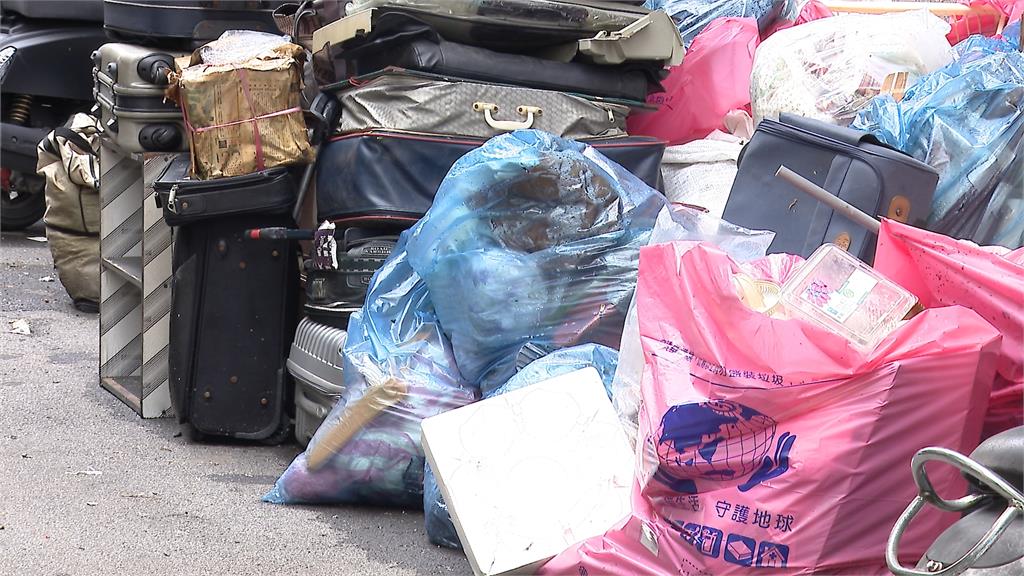 八十歲阿嬤整理舊物驚見"手榴彈" 防爆小組確認"1比1仿真"虛驚一場