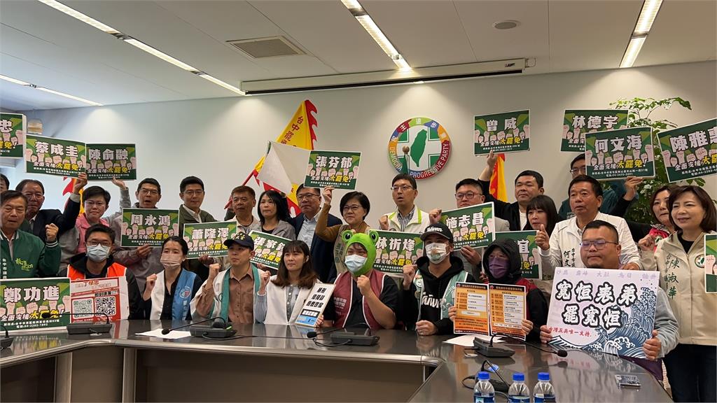 快新聞/台中市民進黨團協助罷團! 顏寬恒表弟現身喊:下架國民黨立委