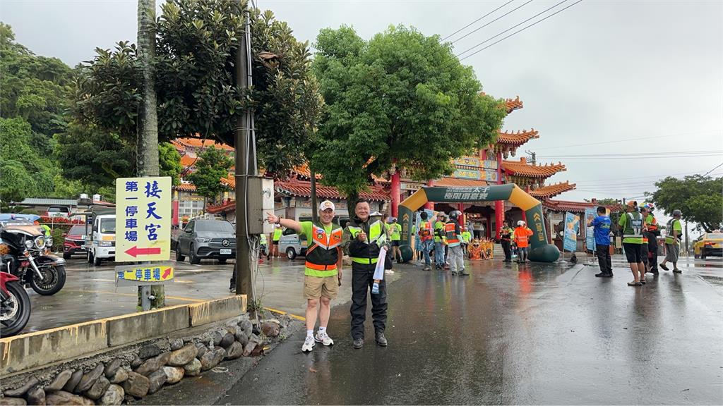 風雨生信心!三太子環台賽逢薇帕外圍環流 選手無畏風雨挑戰前行