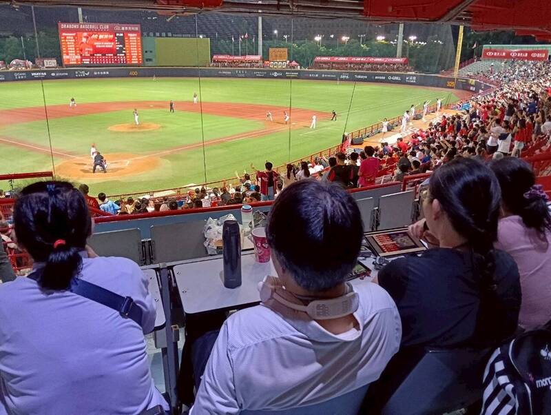 中職/味全龍推動運動平權 邀視障朋友進場「聽」見棒球感動
