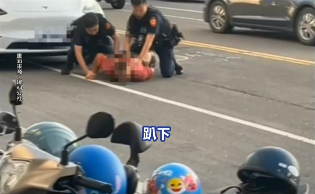 誤以為特斯拉故意擋路! 男子持棍棒叫囂遭壓制