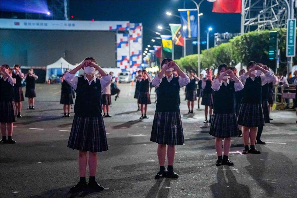 多圖／翡翠騎士下機首站直奔這！大嗑珍奶、台味宵夜「7天行程一次看」