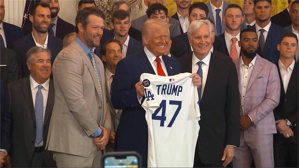 MLB冠軍隊訪白宮! 川普握手大谷驚嘆:像電影明星