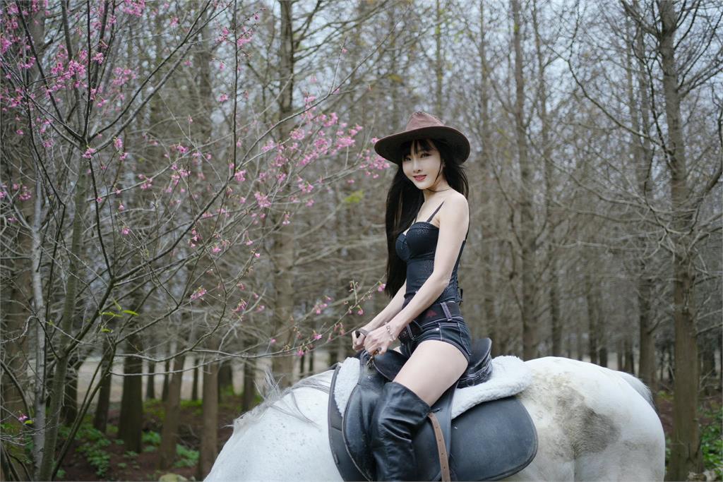 汶汶遭襲敲警鐘!最頂美魔女自爆「中國狂粉」恐怖跟騷 躲進廁所求救