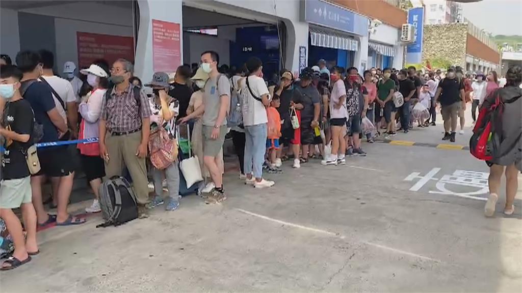 東琉線12~13日停航 下午風浪增強如坐海盜船