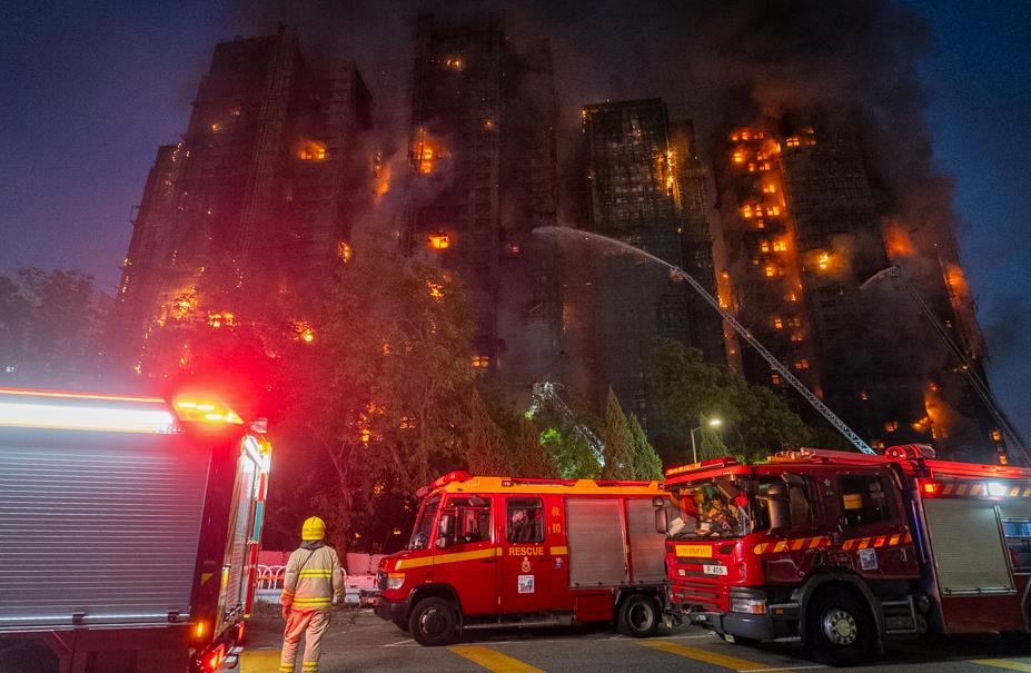 香港大火/宏福苑五級火警「7棟樓被吞噬」 專家曝「骨牌效應」:惡夢