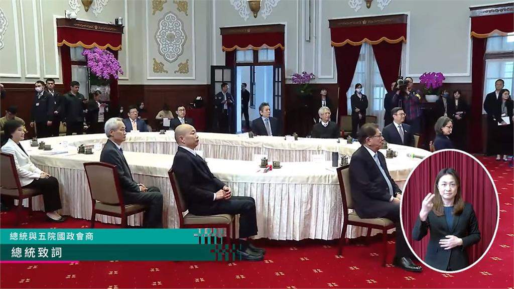 韓國瑜當面表達要求停止大罷免 賴總統以佛經回應
