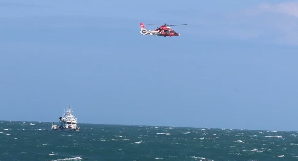 台北港外海捕蟹船翻覆6人獲救 3人遭漁網、繩索纏繞無生命跡象