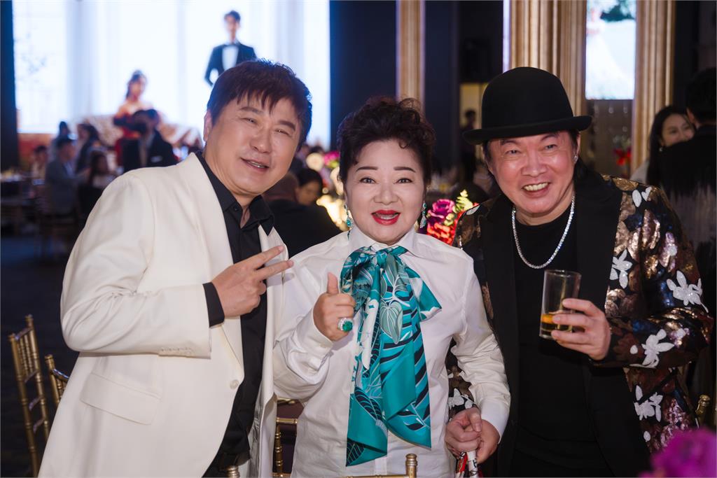 世紀破冰!白冰冰「上億行頭」同框胡瓜、康康…自曝「想做這1事」笑喊4字