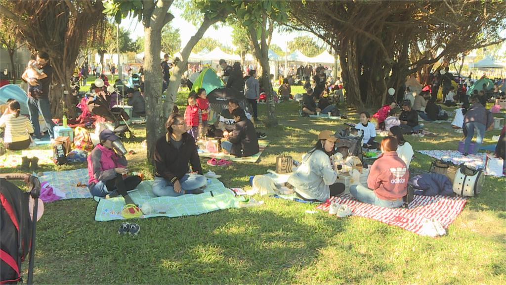 台中首屆「市民野餐日」 萬人齊聚中央公園享受樂活時光