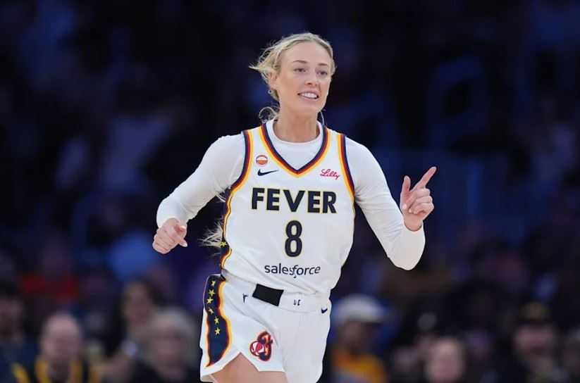 運動美女(影)/WNBA金髮辣妹跨界F1!康寧漢化身女牛仔親自揮舞方格旗驚豔全場