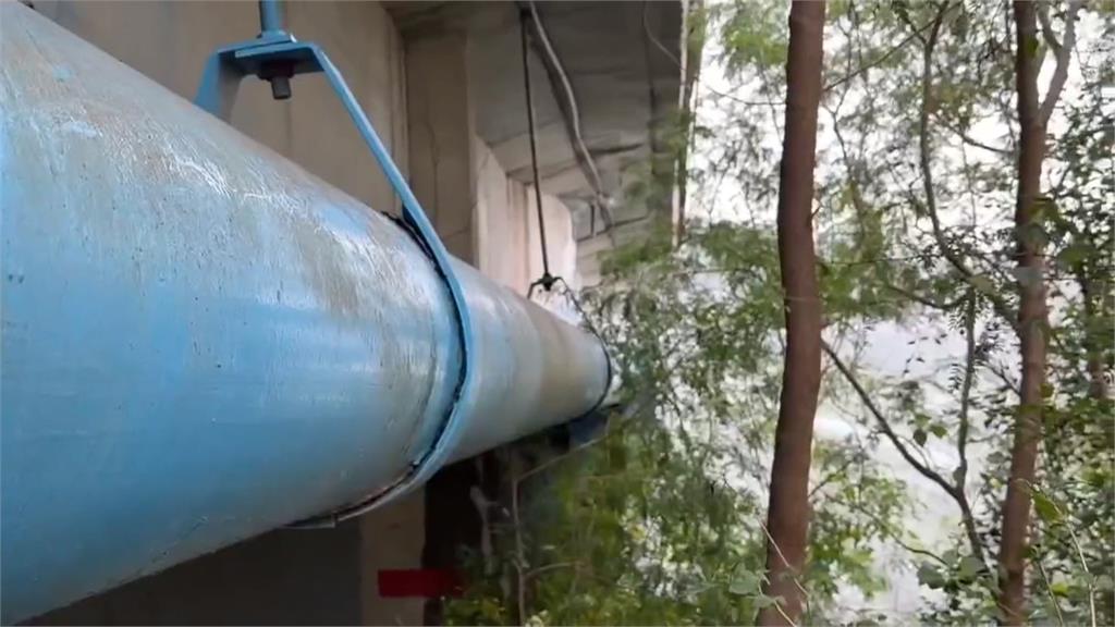 又爆管! 銅鑼中平大橋爆管僅修好1天再現水瀑