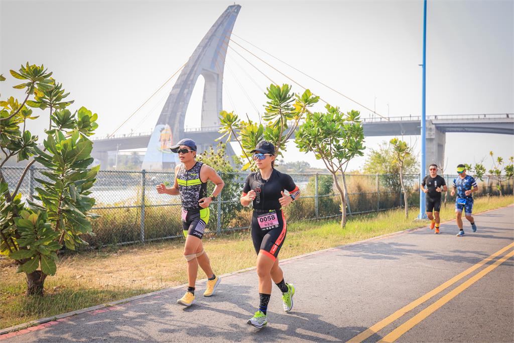 體育/國道、賽車場都是賽道!大鵬灣鐵人賽屏東週六登場