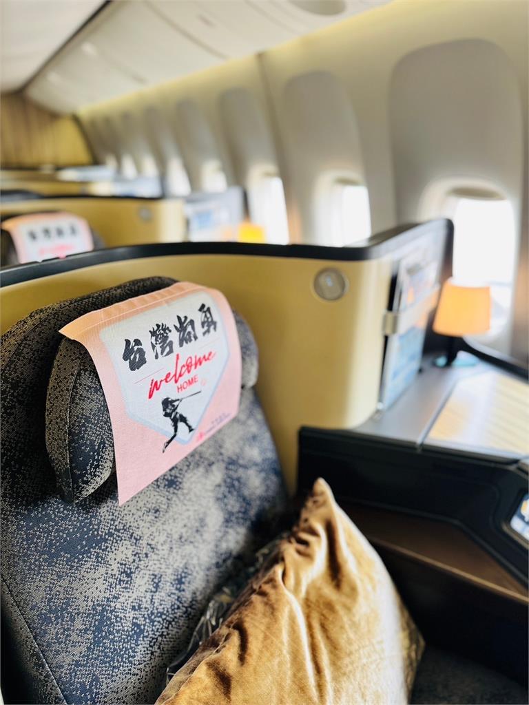 快新聞/凱旋歸國!華航送台灣英雄會員金卡、台灣尚勇勝利包 蔡其昌曝1貼心舉動