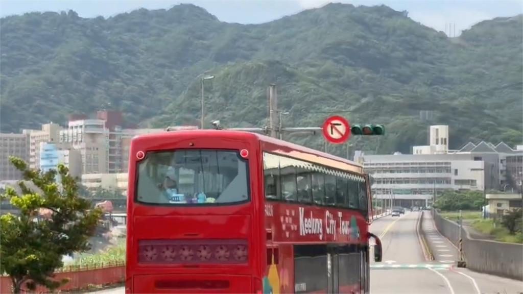 雙層巴士預算遭刪　謝國樑斥「市政珍珠港」、市民轟浪費錢