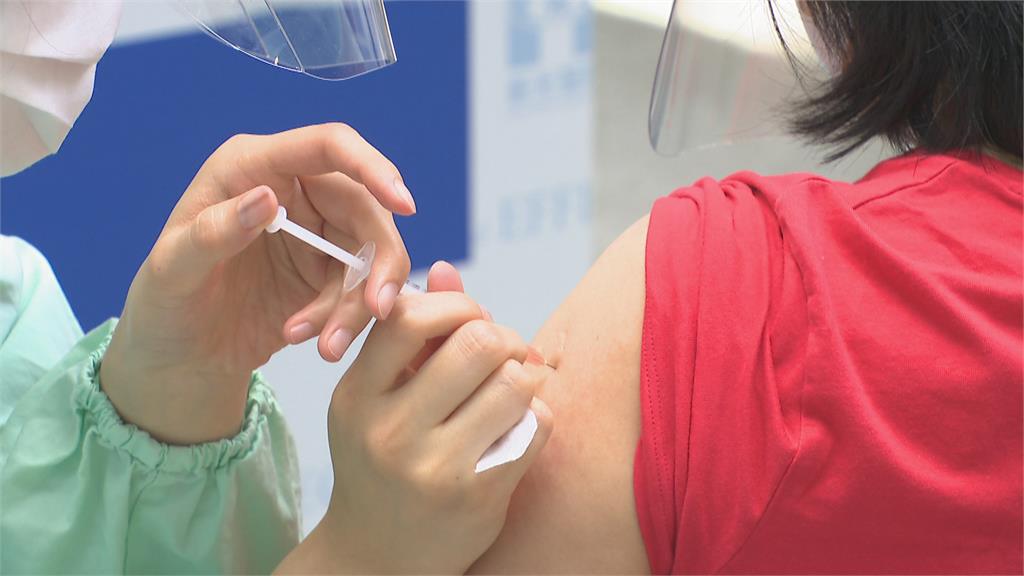 疫苗施打對象擴大第9、10類　願改打AZ人數增