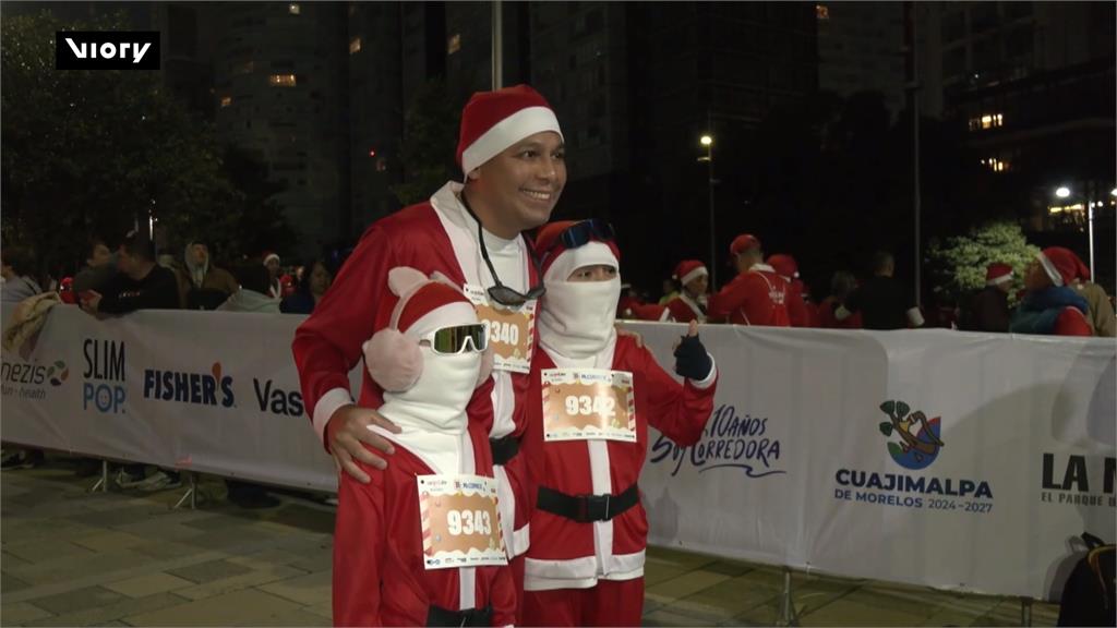 墨西哥「耶誕路跑」盛大登場！　3千人變裝「耶誕老人」超壯觀