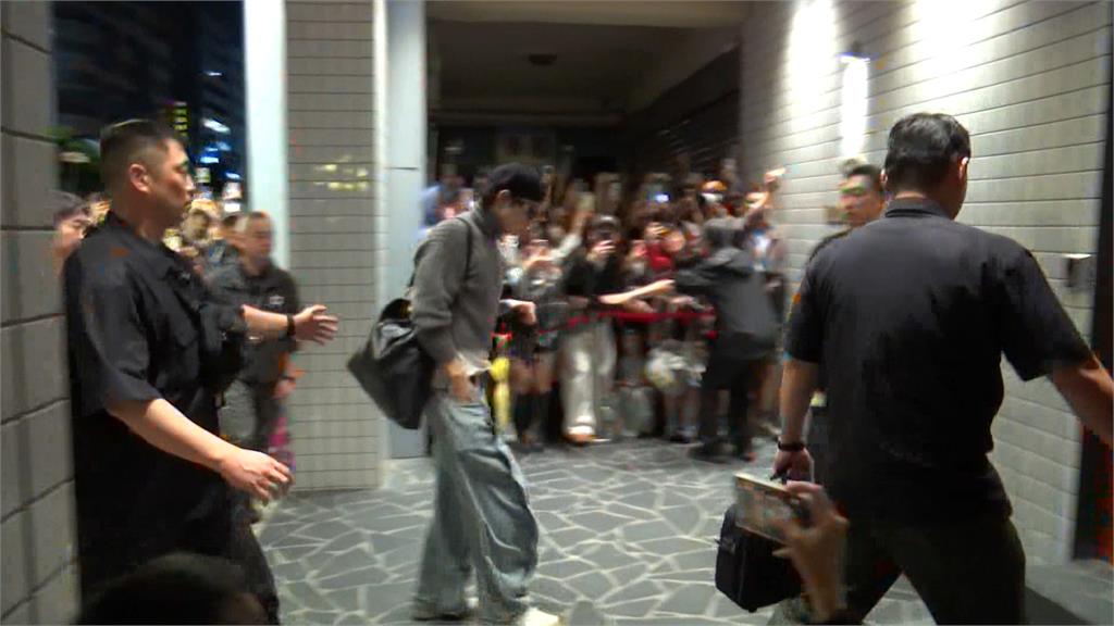 GD大巨蛋安可場大秀中文狂撩粉!好友李洙赫再現身力挺