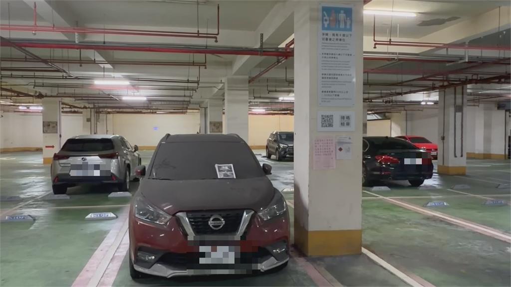 車主去哪？休旅車停三年積厚灰　共欠２２萬停車費