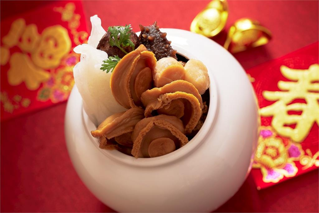 凱華樓推出2026年「開運年菜外帶」：迎接馬年，輕鬆升級家宴！