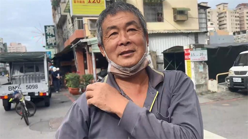 快新聞/嚇人!高雄工地鷹架不敵強風被吹倒 部分道路緊急封閉