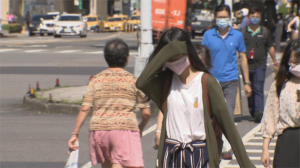 辦公室一早飆35˚C！鄭明典曝氣象局「慘變大溫室」：不開冷氣不行